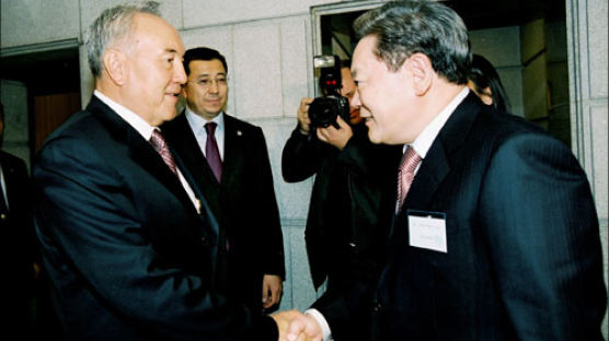 [사진] 이건희 회장 - 카자흐 대통령 유전개발 논의