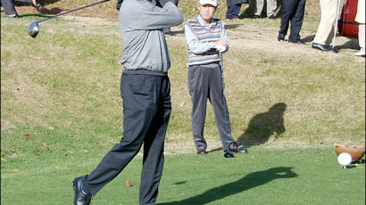 [사진] 클린턴 한국서 골프 "멀리건은 싫어"