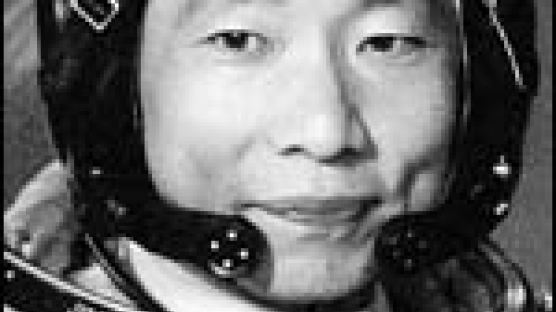 중국인 첫 우주인 양리웨이 가장 주목받는 중국 청년에