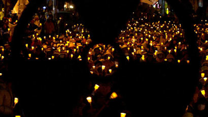 [사진으로 보는 세상] 핵폐기장 반대 촛불시위