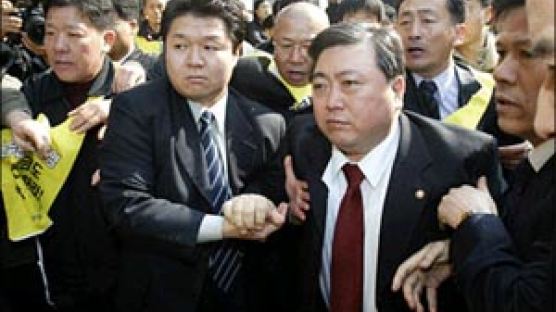 복당한 김홍일 의원, 민주당사 방문