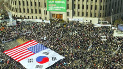 보수단체 3만여명, 서울시청 앞서 집회