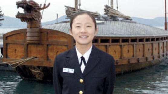 [사람 사람] 女생도로 海士 첫 수석 졸업한 김근향소위