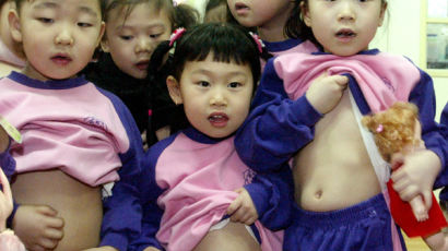 [사진]유치원생 성교육 '배꼽 어디 있나요?'