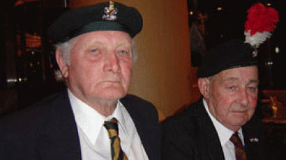 한국전쟁 포로 영국인 2명 50여년 만에 방한