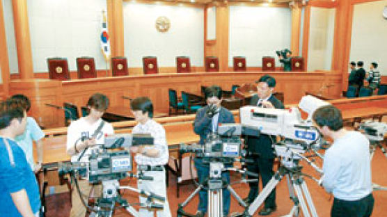 14일 탄핵심판 선고…주선회 재판관 "각하는 아니다"