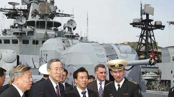 [사진] 반기문 외교, 러 태평양함대 방문