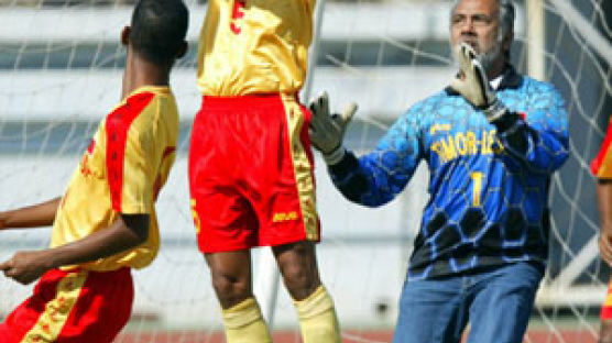 [사람 사람] 축구 골키퍼 된 동티모르 대통령