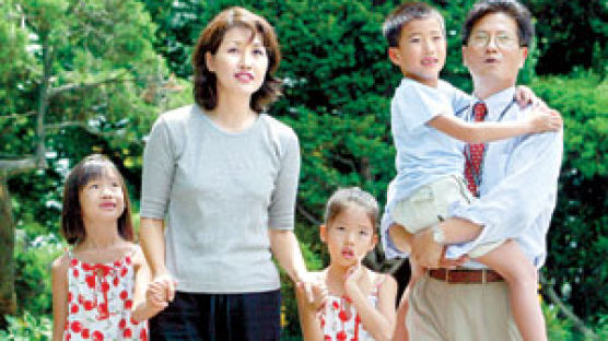 "입양한 한국아이는 가슴으로 낳은 아이"