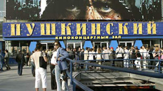 [이웃 문화] 영화 '야간 순찰대'로 러시아 들썩