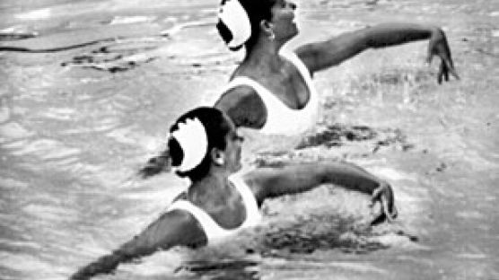 [스포츠 알면 더 재밌다] 37. 수중 발레는 원래 남성 스포츠