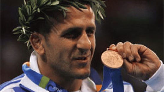 [올림픽 레슬링] 동메달에 열광하는 '레슬링 종주국' 그리스