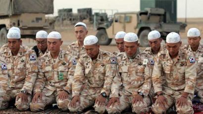 [사진] 이슬람 예배보는 자이툰 부대원들