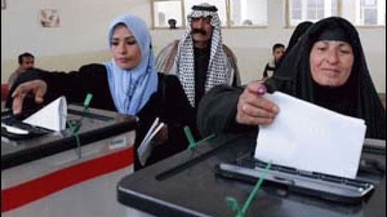 [이라크 52년만의 자유 선거] 선관위 "투표율 72% 달할 듯"