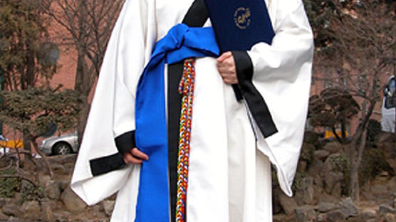 [사진] 중앙대학교 이색 졸업 의상