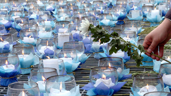 [사진] 대구지하철 희생자 추모 촛불