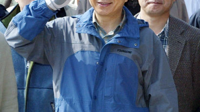 [사진] 북악산에 오른 노무현 대통령