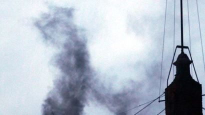[사진] 검은 연기 피어오르는 시스티나 성당 굴뚝