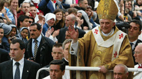 [교황 베네딕토 16세 취임] "로마와 온 세계에" 축복 내려