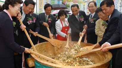 [사진] 브랜드쌀로 만드는 '대형 비빔밥'