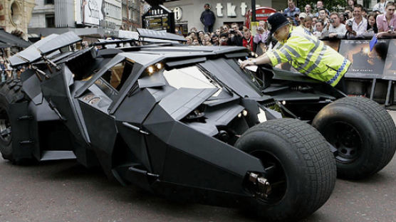 [사진] 딱지 떼이는 배트맨 차