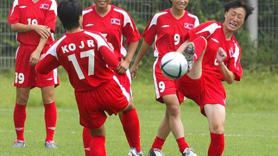 [사진] 북한의 신세대 여자축구선수들