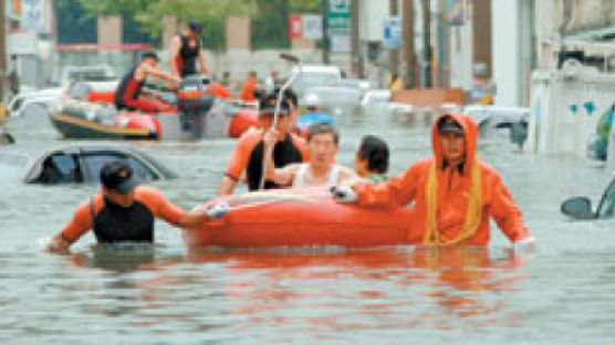 전북 '355㎜ 폭우' 9명 사망