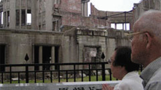 [일본 히로시마 원폭 투하 60주년] 생존 피폭자들 "일본 우경화 우려"