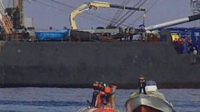 그물망에 걸렸던 러시아 잠수정 승조원 7명 3일 만에 구조