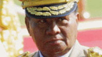 실각설 미얀마 탄 슈웨 장군 건재 확인