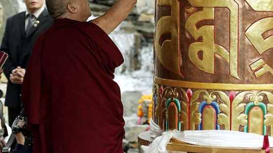 [사진] 축원 올리는 달라이 라마