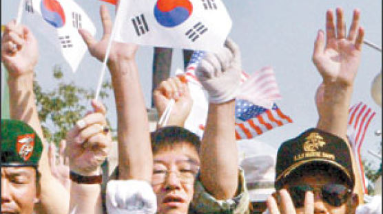 오! 인천…화환에 파묻힌 맥아더