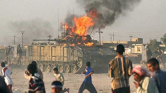 [사진] 불타는 영국군 탱크