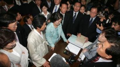민노당, '엉뚱한' 쌀 비준안 막으려고 국감파행