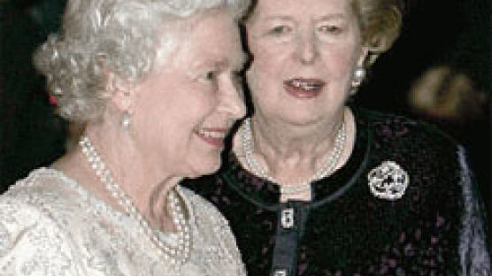 영국 여왕, '철의 여인' 80세 생일 축하