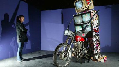[사진] 로봇, 오토바이를 타다
