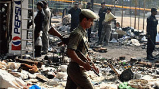 인도 연쇄폭발 240여 명 사상
