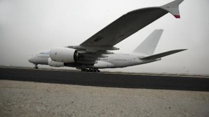 [사진] 세계 최대 비행기 첫 취항
