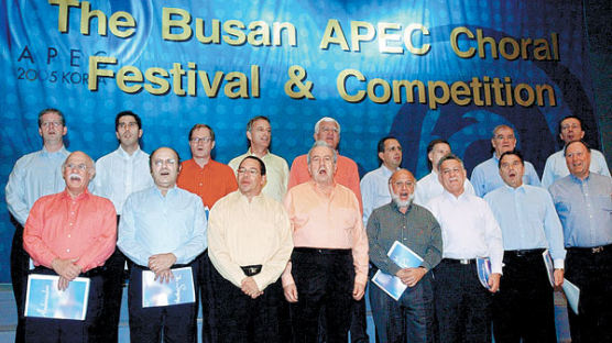 [사진] 부산 APEC 대사들의 합창