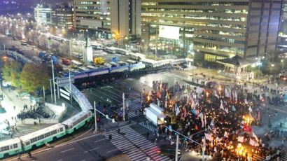 [사진] 광화문 사거리 점령한 시위대
