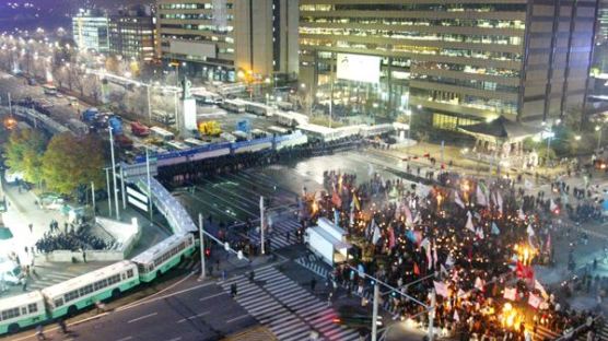 [사진] 광화문 사거리 점령한 시위대