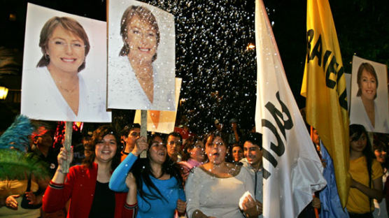 [사진] 칠레 여성 대통령 '눈앞'