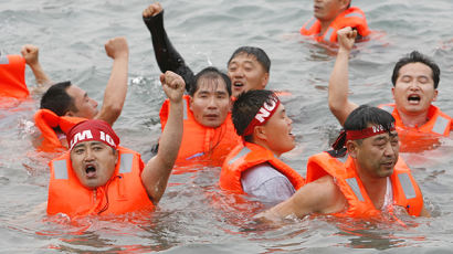 [사진] WTO각료회의 반대 시위하는 한국 농민들