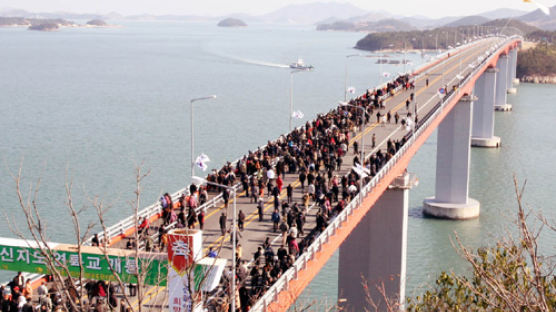 ‘가까워진 섬’ 다리 … 신지대교 8년 만에 완공
