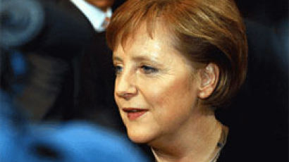 '신데렐라' 메르켈 … 결렬 직전 EU예산안 타결 이끌어