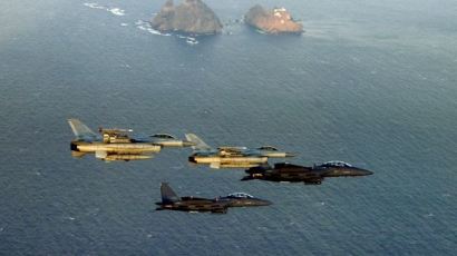 [사진] 공참총장, F-15K 타고 독도 비행
