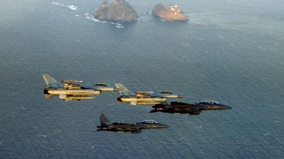 [사진] 공참총장, F-15K 타고 독도 비행