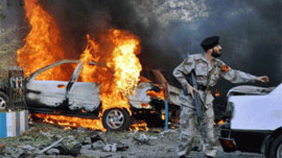부시 파키스탄 방문 이틀 앞두고 미 총영사관 인근서 폭발사고