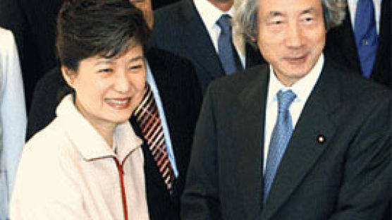 "정치지도자는 언행 신중해야" 박 대표, 고이즈미 만나