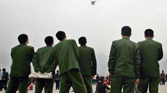 [사진] 중국 군인들 에어쇼 관람